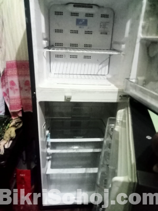 HITACHI REFRIGERATOR